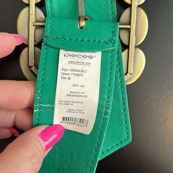 Pieces Verinda belt, multi color bejeweled buckle, green retro belt,43” length - Picture 7 of 16